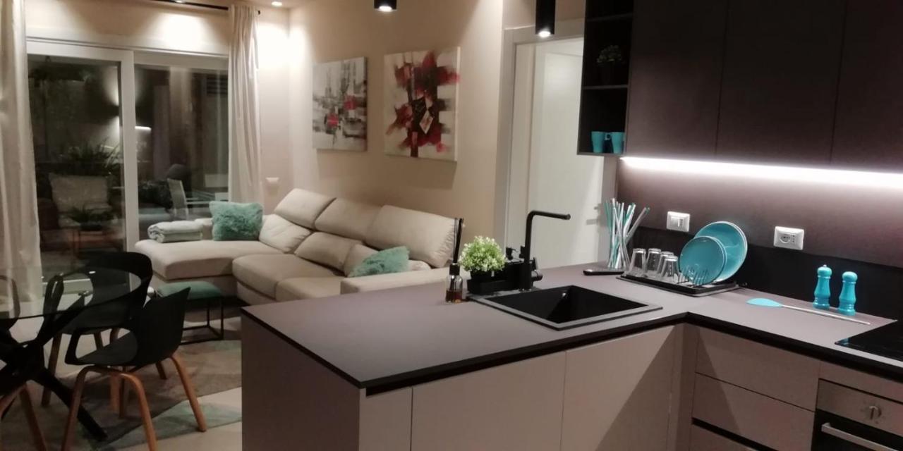 Town-Beach Home ชิวิตาโนวา มาร์เค ภายนอก รูปภาพ