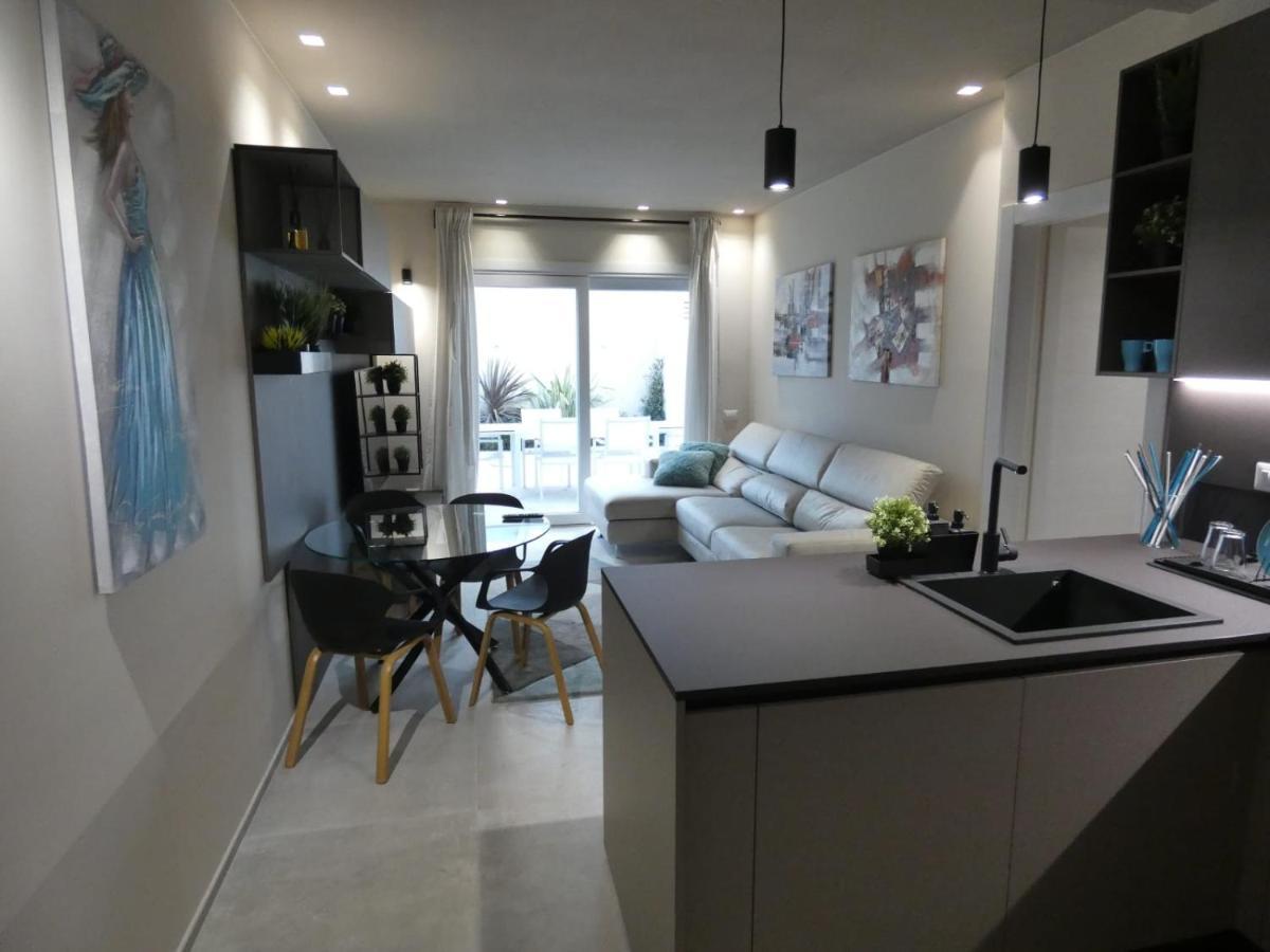 Town-Beach Home ชิวิตาโนวา มาร์เค ภายนอก รูปภาพ
