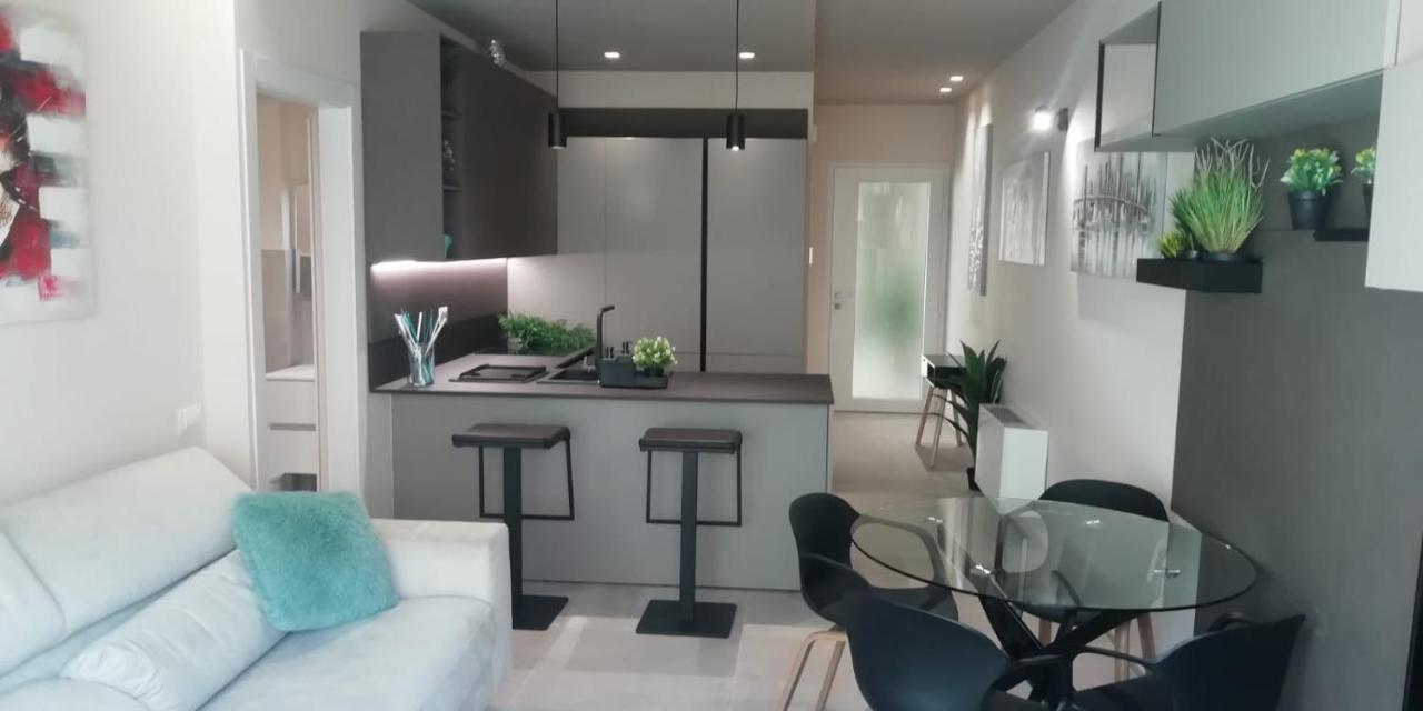 Town-Beach Home ชิวิตาโนวา มาร์เค ภายนอก รูปภาพ
