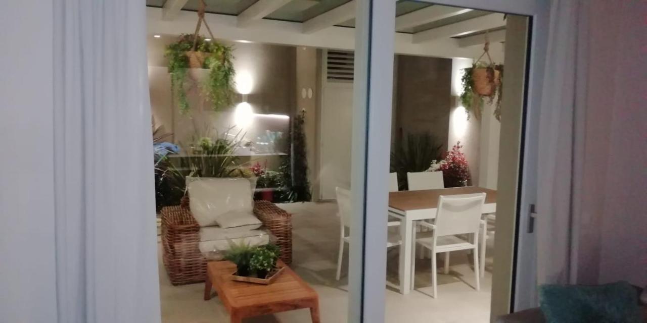 Town-Beach Home ชิวิตาโนวา มาร์เค ภายนอก รูปภาพ