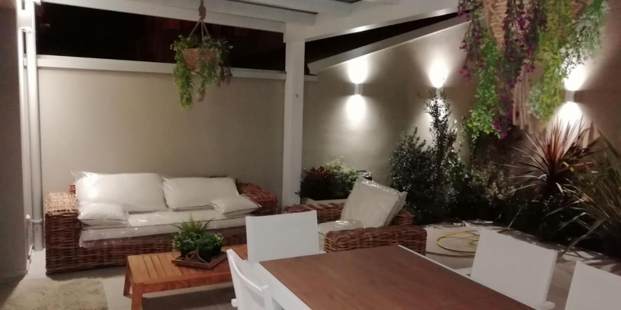 Town-Beach Home ชิวิตาโนวา มาร์เค ภายนอก รูปภาพ