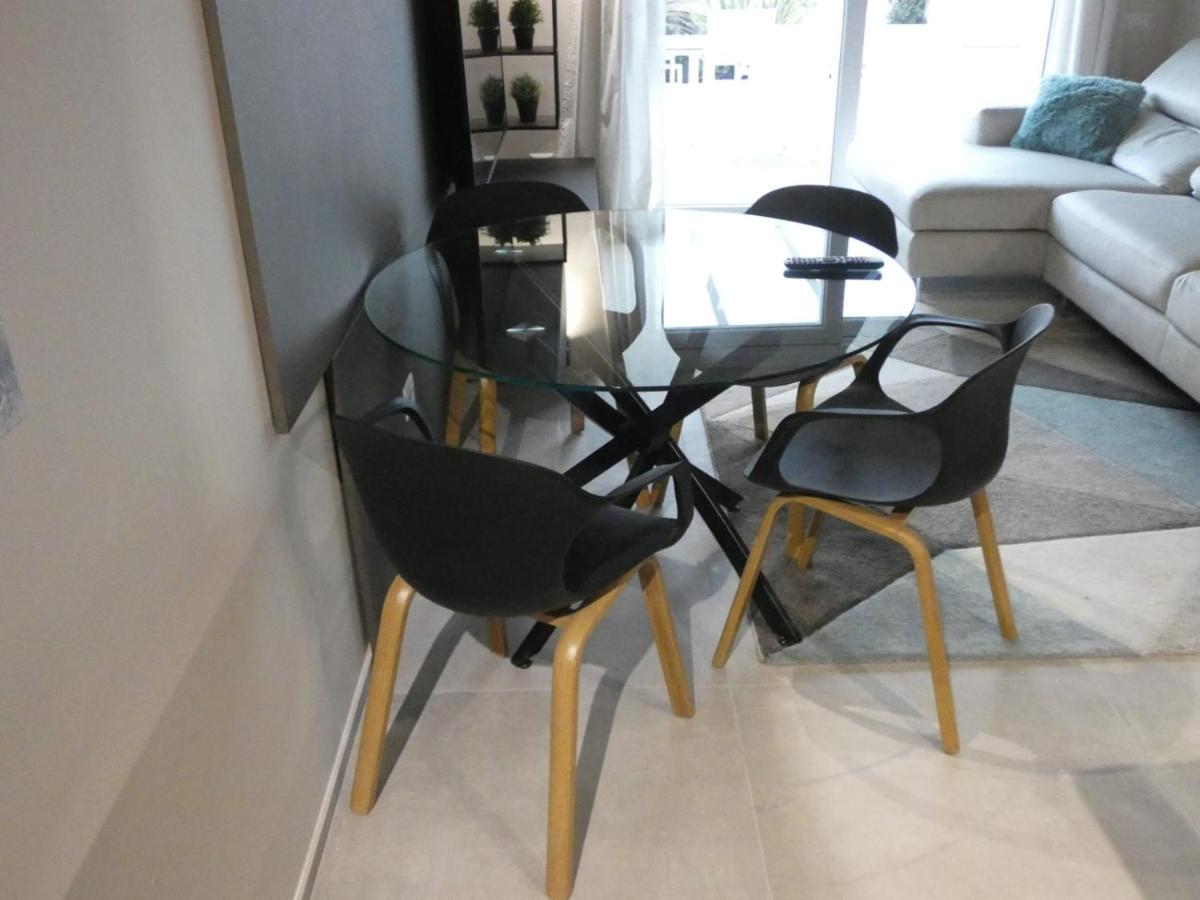 Town-Beach Home ชิวิตาโนวา มาร์เค ภายนอก รูปภาพ