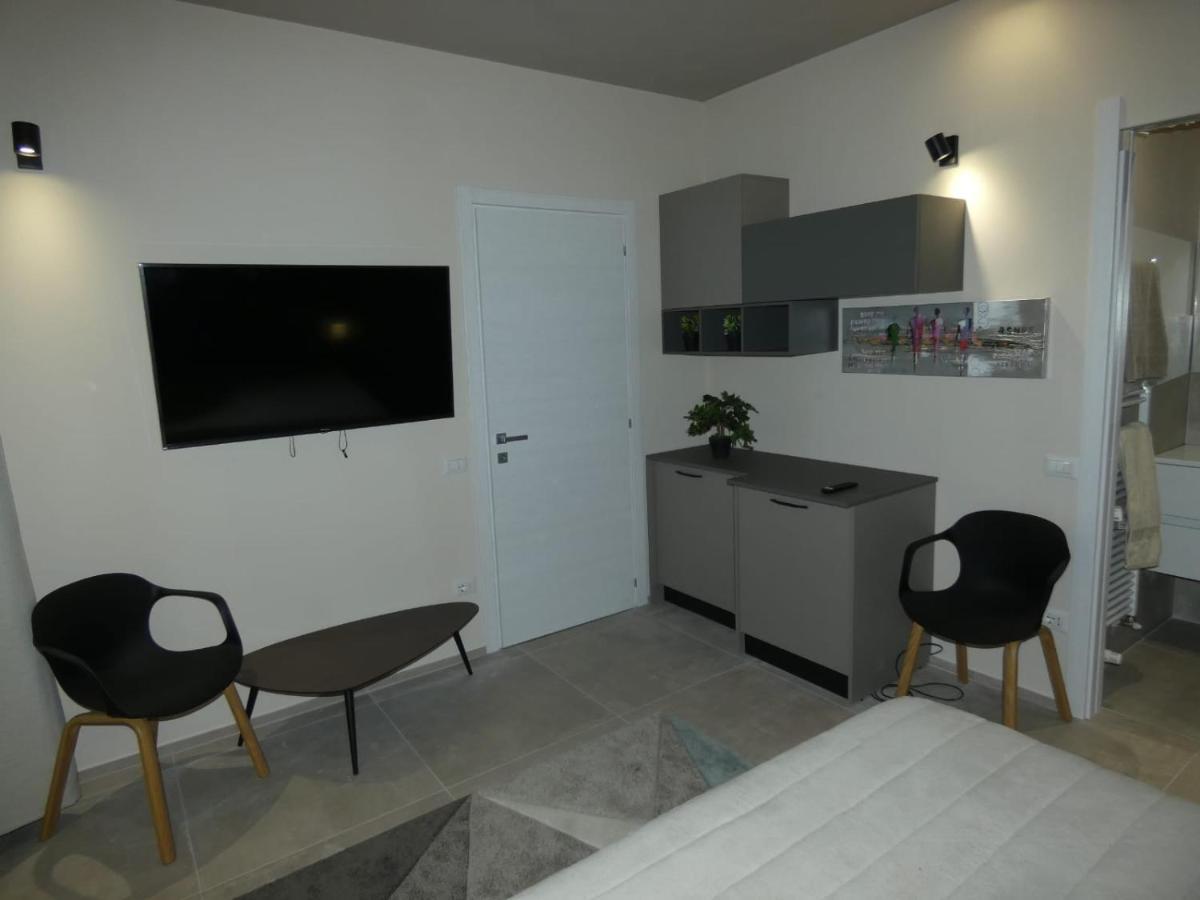 Town-Beach Home ชิวิตาโนวา มาร์เค ภายนอก รูปภาพ