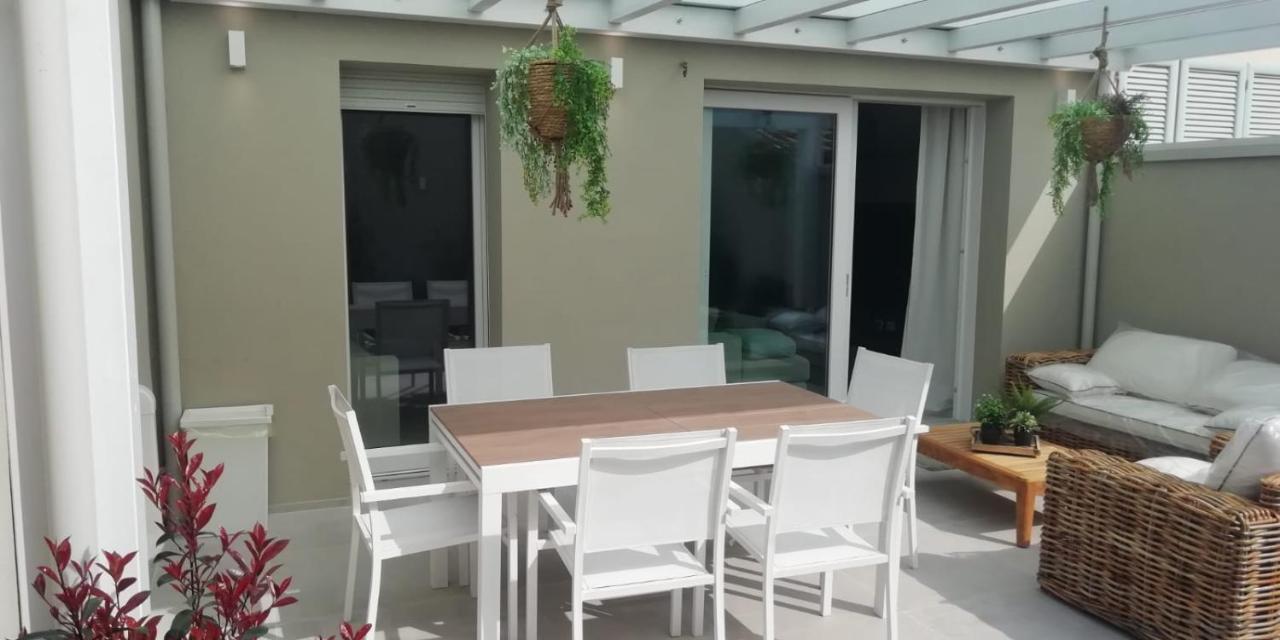 Town-Beach Home ชิวิตาโนวา มาร์เค ภายนอก รูปภาพ